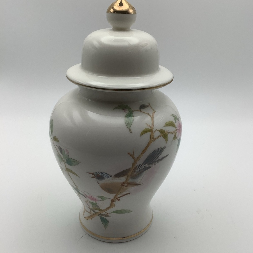 Yamaji Japan White Lidded Ginger Jar with Bird Decoration